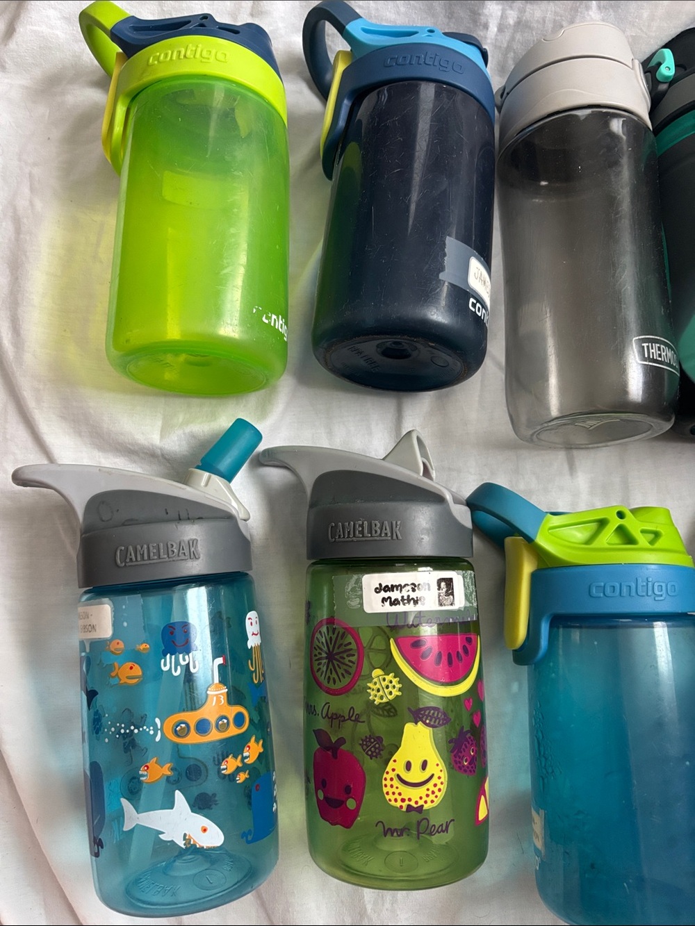 ENTIRE LOT OF 12 kid water bottles - Picture 2 of 4